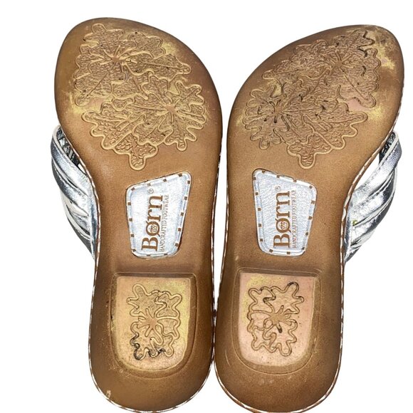 Born Womens Metallic Silver Leather Slip-On thong Sandals Size 7 cushioned - Picture 8 of 9
